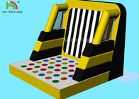 4 * 4 متر PVC Tarpaulin Soccer Dart بازی های ورزشی بادی با استفاده از دیوار چسبناک ترکیبی Twister تشک خانواده بازی